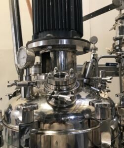 Fermentation vessel with advanced agitation system for clean process applications