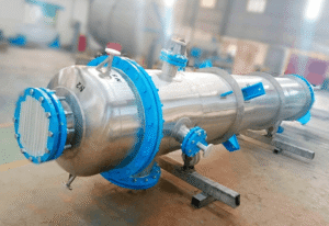 Industrial distillation column featuring advanced design suitable for various types of distillation processes