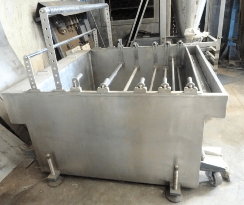 Stainless steel quench tank with adjustable rollers, ideal for precision cooling in metal processing