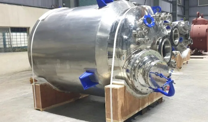 Stainless steel reactor designed for industrial applications in chemical, pharmaceutical, and food industries.